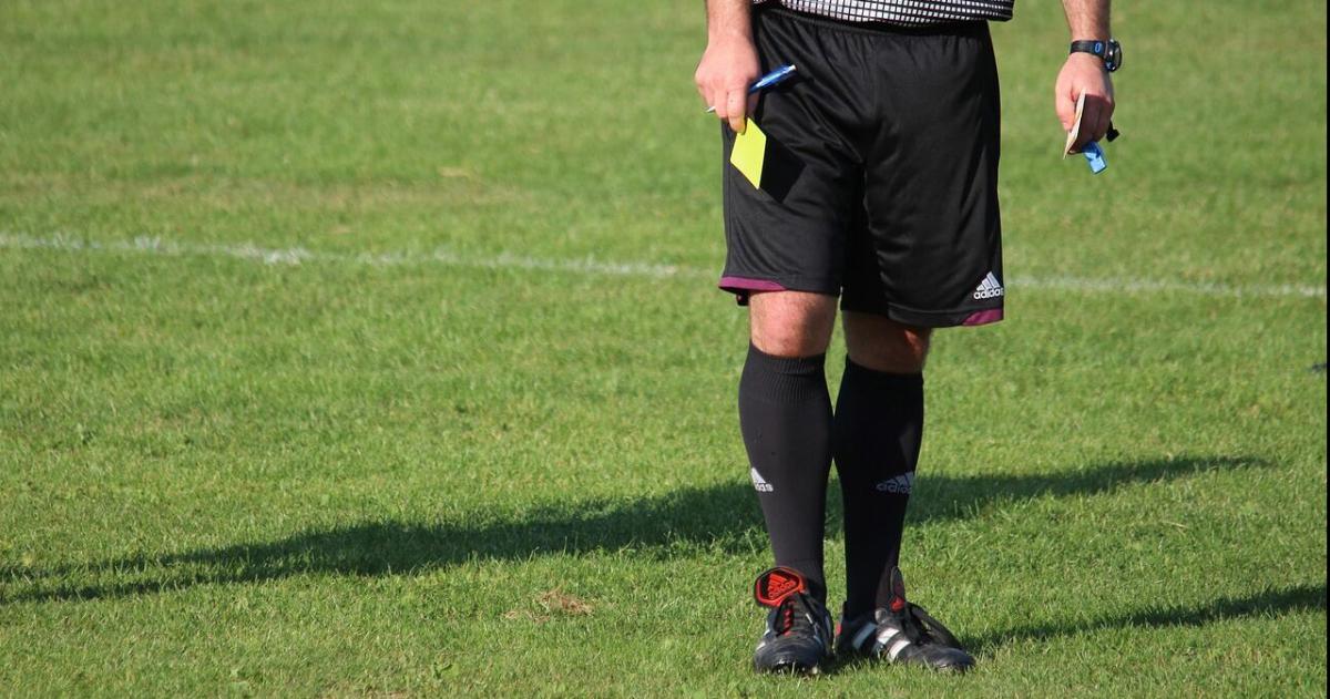 Un �rbitro suspendió un partido decisivo por los reclamos hostiles del padre de un joven futbolista