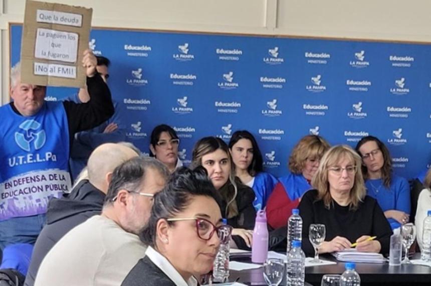 El plenario de UTELPa confirmoacute el rechazo a la oferta estatal