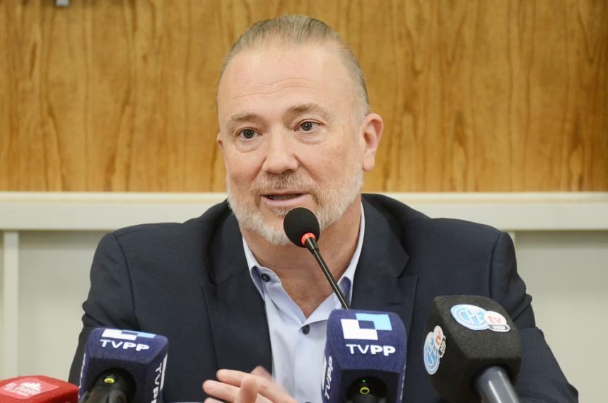 Gil Domiacutenguez denuncioacute que el BCRA declaroacute secreto el swap por USD 20000 millones con Estados Unidos