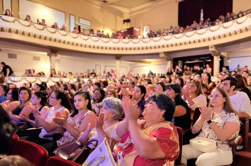 La ceremonia se llevó a cabo en el Teatro Español