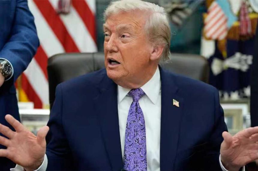 Trump extiende la prohibicioacuten de entrada a EEUU- cinco paiacuteses maacutes bajo restricciones totales