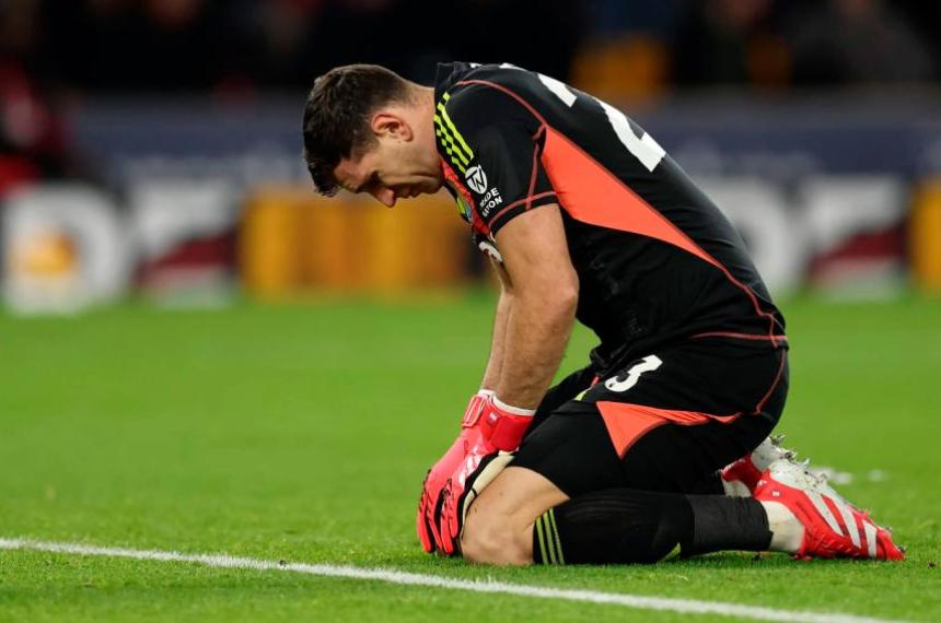 Dibu Martiacutenez se quedoacute sin el The Best- Donnarumma fue el elegido por la FIFA