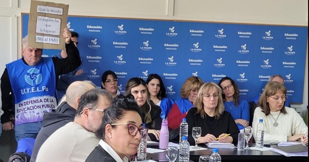 El plenario de UTELPa confirmoacute el rechazo a la oferta estatal