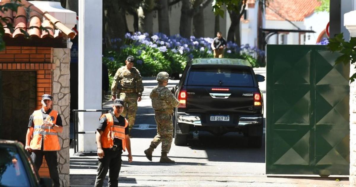 La jueza Arroyo Salgado ingresa a la Quinta Presidenical Un militar de 21 años se disparó con su arma