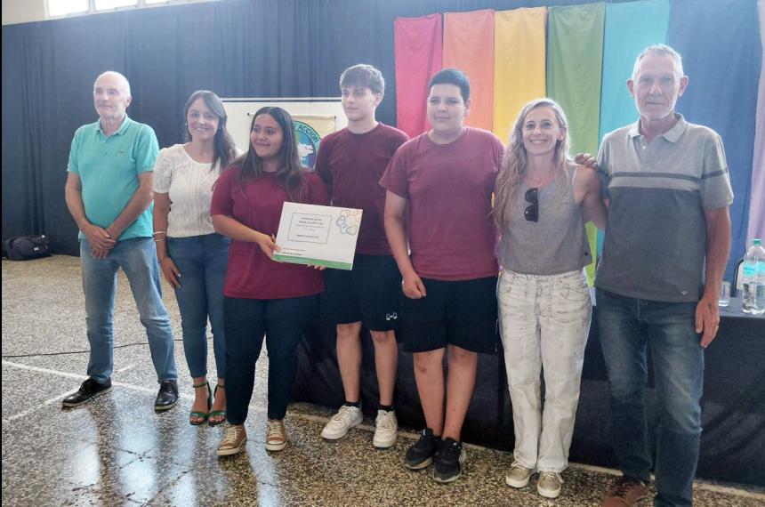 La entrega formal de la matrícula en el colegio trenelense
