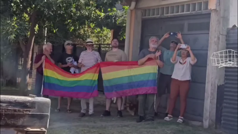 Di Naacutepoli comenzoacute a bajar los postes de Clariacuten en Santa Rosa