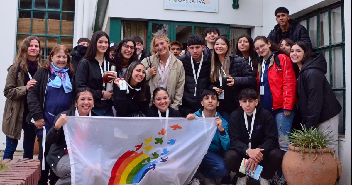 Estudiantes de diferentes instituciones educativas recorrieron las instalaciones de la CPE y participaron de actividades de difusión y fomento del cooperativismo