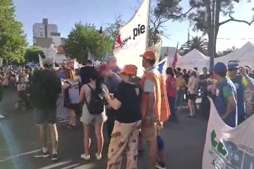 Las centrales obreras marchan en Santa Rosa contra la reforma laboral