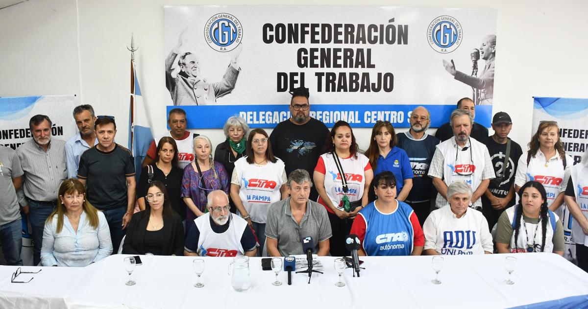 Las centrales obreras marchan en Santa Rosa contra la reforma laboral