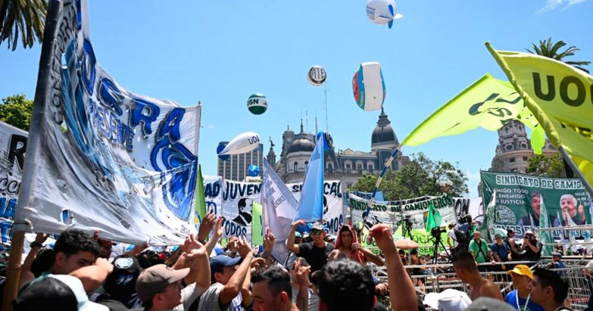 La CGT marchoacute contra la reforma laboral y busca mostrar poder de movilizacioacuten frente al Gobierno