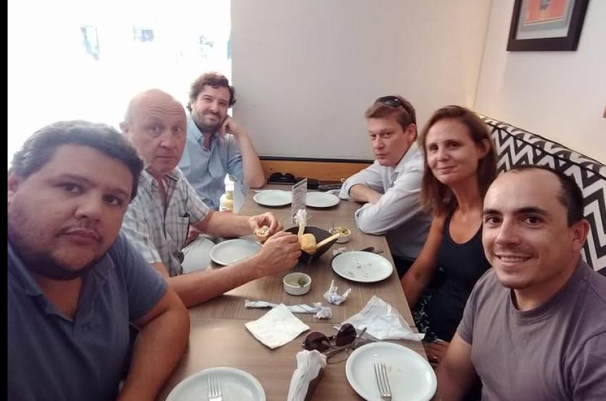 En la misma mesa- País Rojo Marull y Alpa