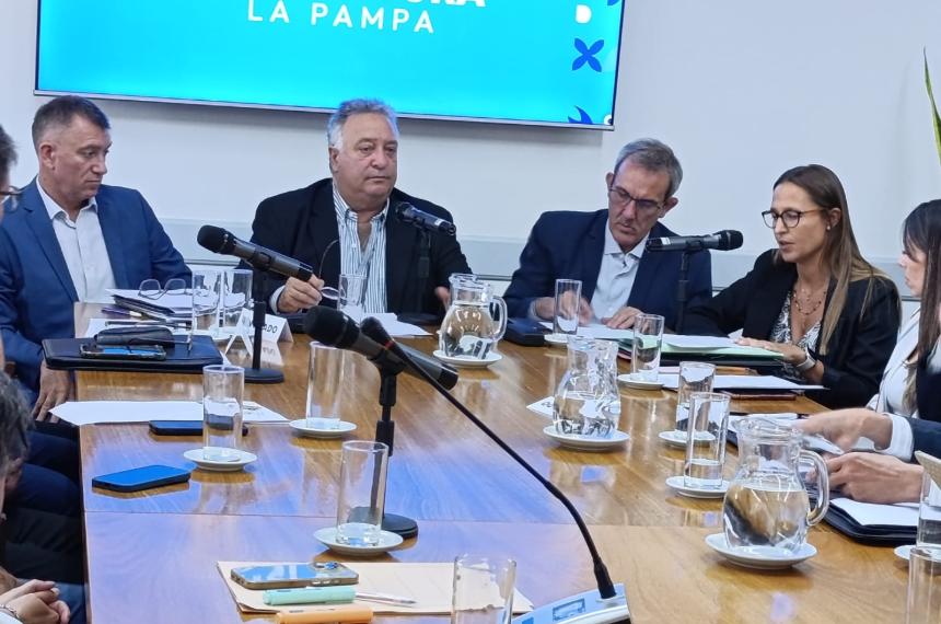 Bisterfeld y Schmitd reunidos con los legisladores provinciales