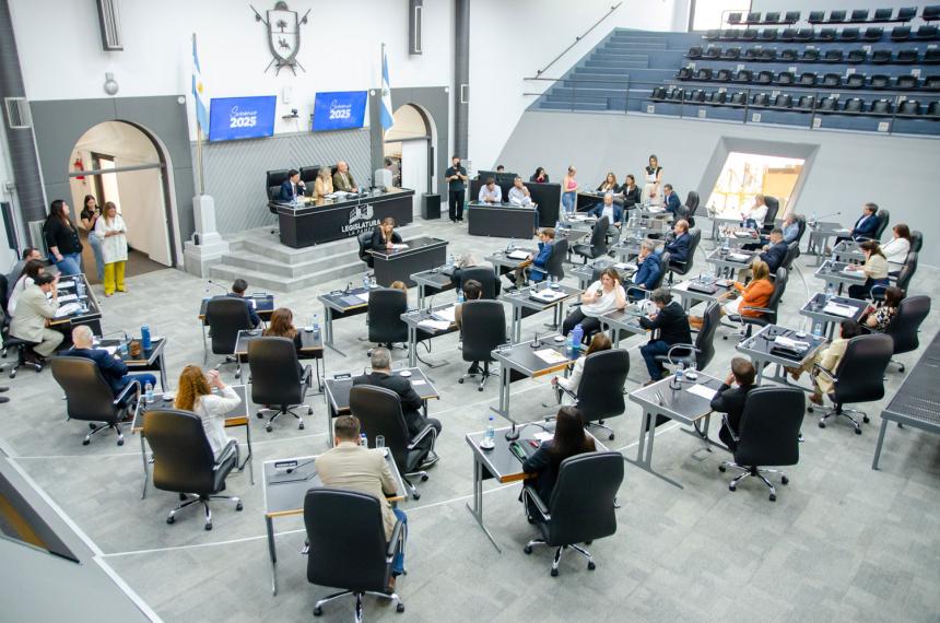 La sesión se estiró por varias horas por la presencia de los funcionarios provinciales