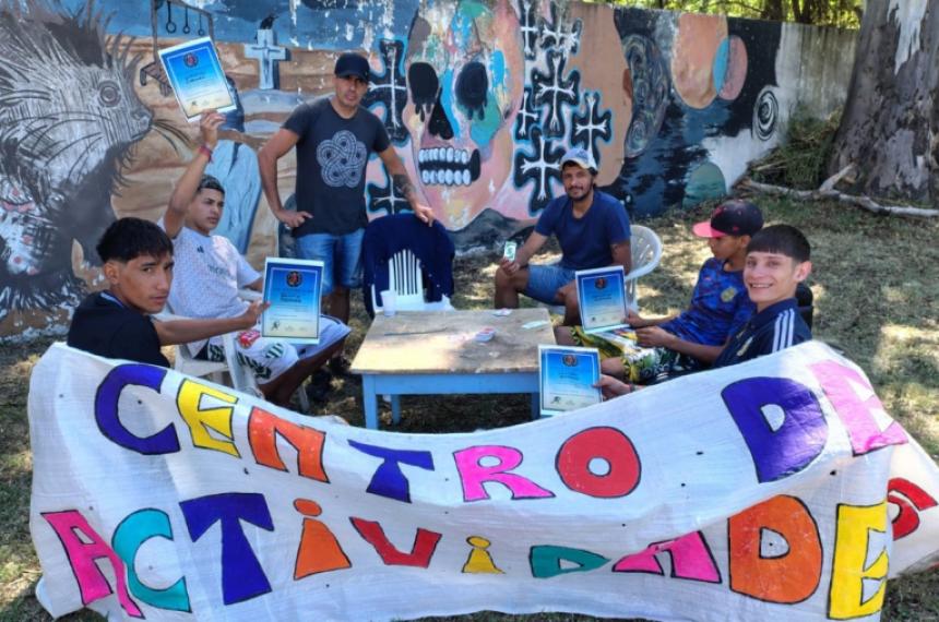 La Direccioacuten de Nintildeez entregoacute certificados de oficios a adolescentes