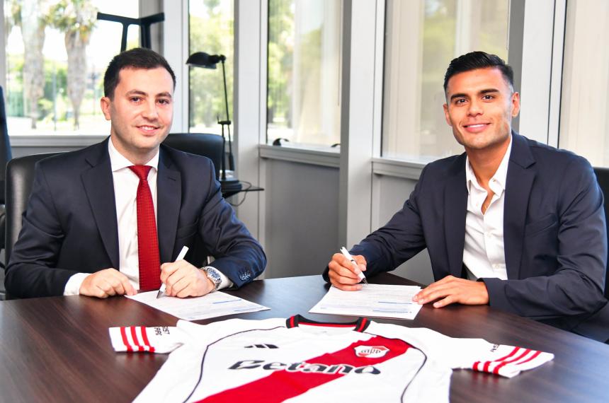 Di Carlo junto al nuevo 5 de Gallardo