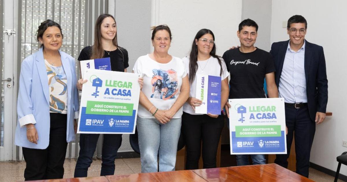 Llegar a casa- Entregaron los primeros creacuteditos del IPAV en Pico