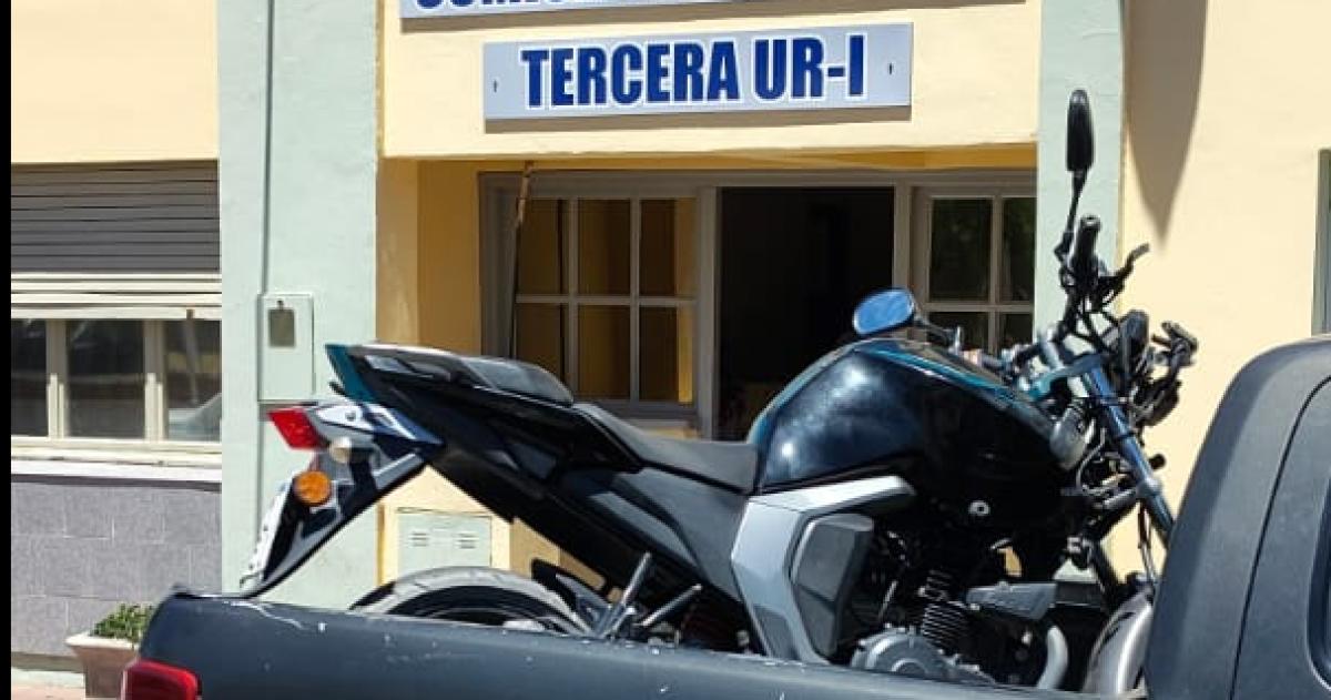 Detuvieron a una pareja tras amenazar a un hombre con un arma de fuego en plena calle