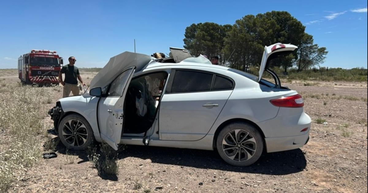 El conductor del Fluence fue rescatado por personal del bomberos