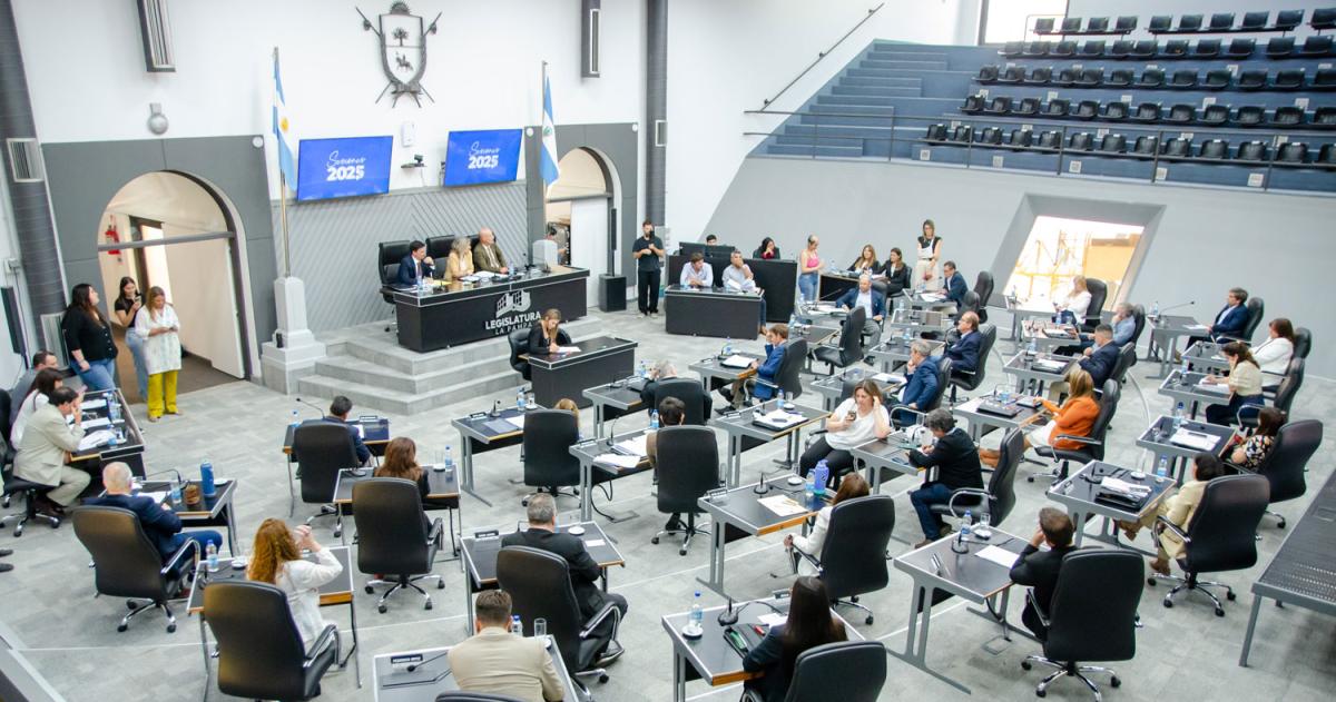 La sesión se estiró por varias horas por la presencia de los funcionarios provinciales