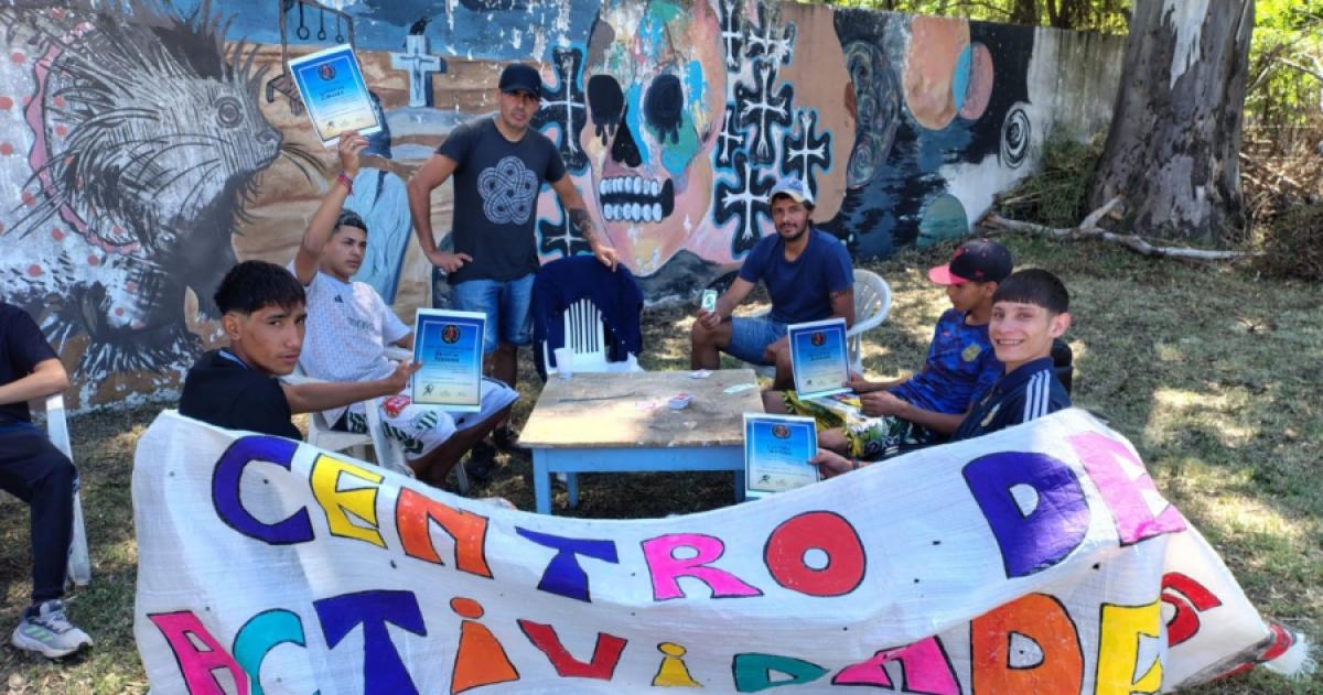 La Direccioacuten de Nintildeez entregoacute certificados de oficios a adolescentes