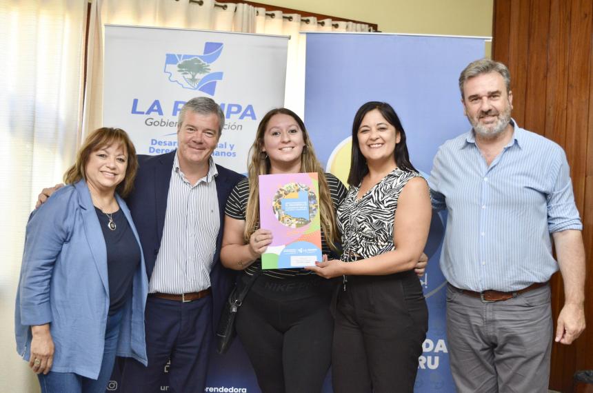 Ley de Descentralizacioacuten- entregaron maacutes de 10 millones en Uriburu y Metileo