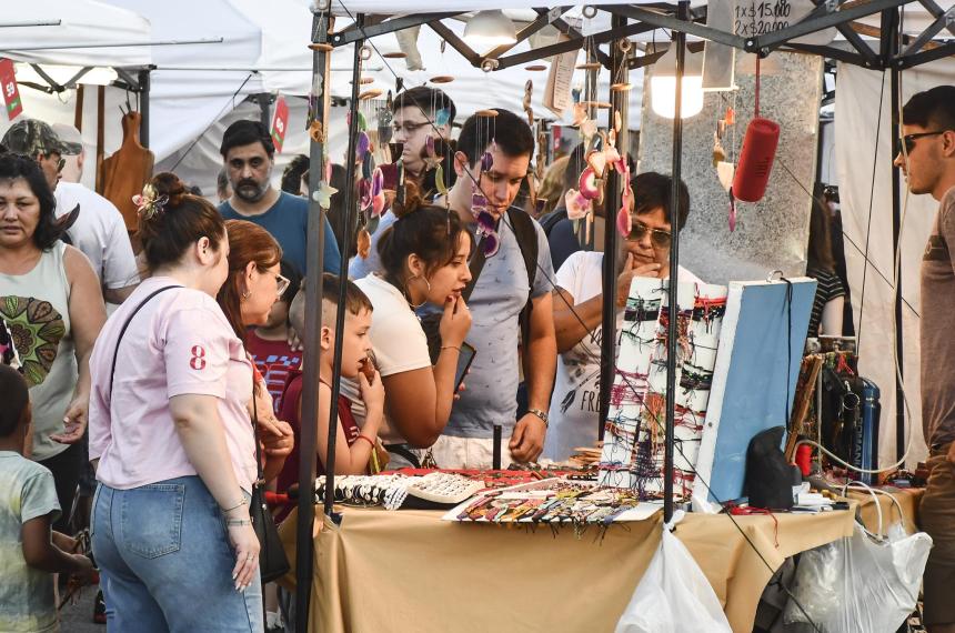 La Feria del Regalo sigue convocando hasta el mieacutercoles 24