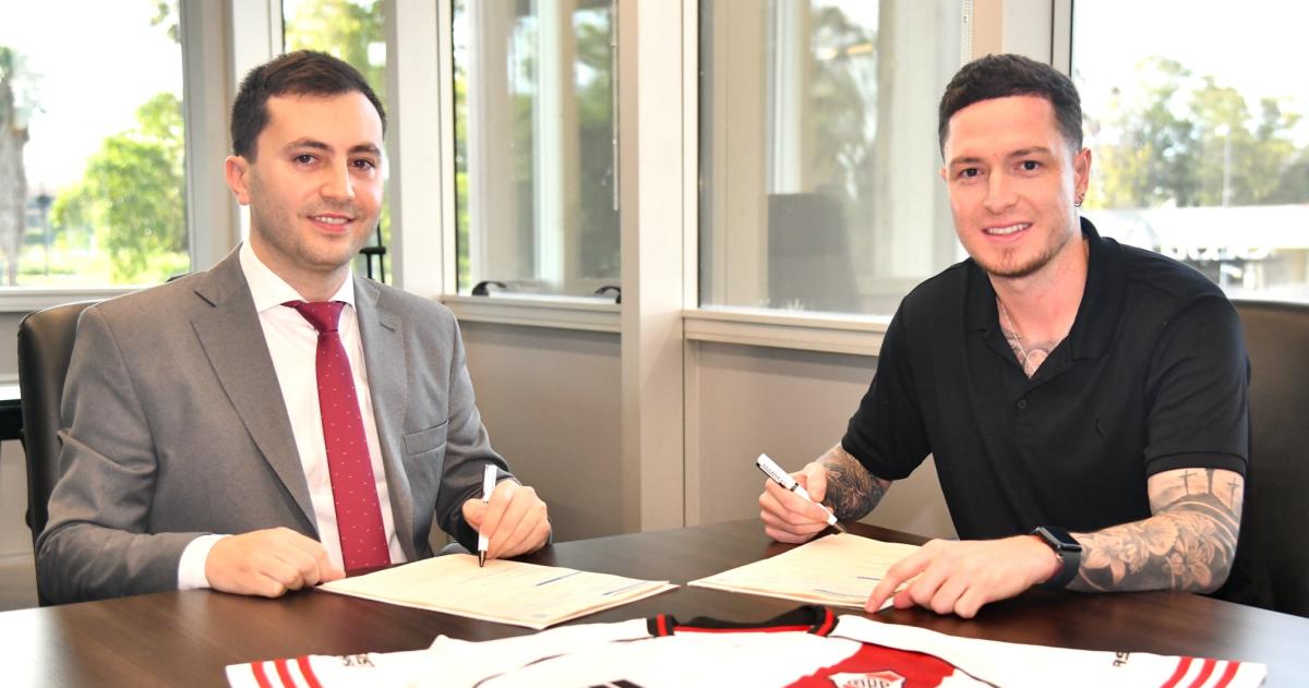 Di Carlo junto al nuevo fichaje millonario