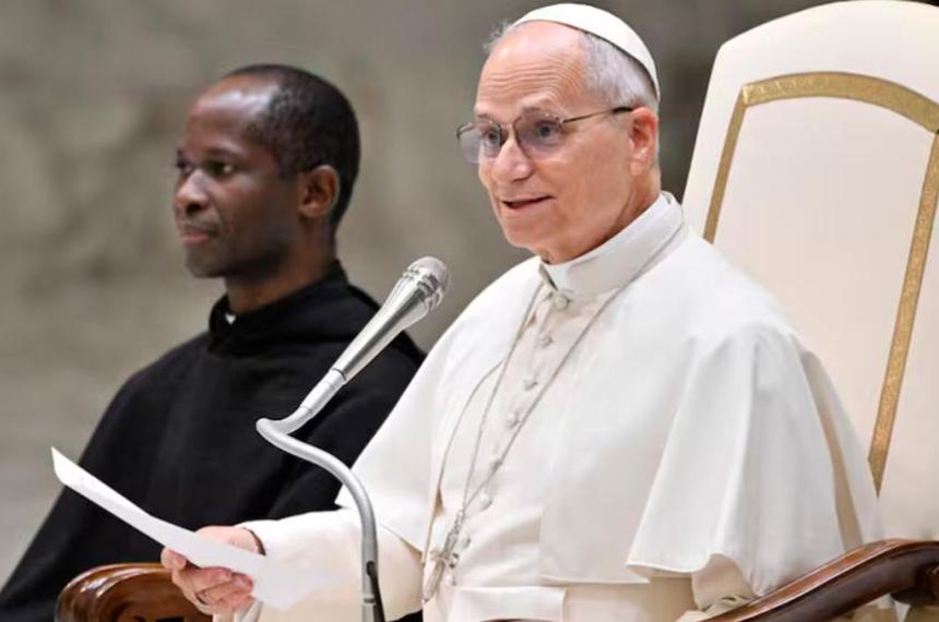 Leoacuten XIV pidioacute una curia maacutes misionera y alertoacute por los fantasmas de la divisioacuten en su primer saludo de fin de antildeo