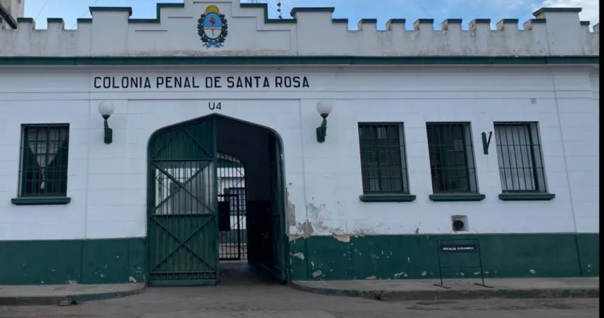 Probaban un scanner en la U-4 y descubren a un guardiacaacutercel con droga