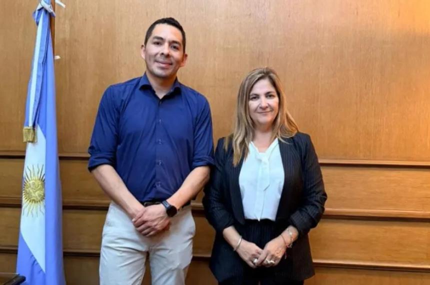 El intendente de 25 de Mayo Leonel Monsalve y la intendenta de Catriel Daniela Salzotto