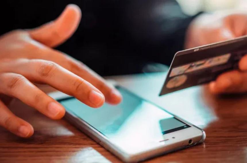  Utilizó una tarjeta de débito Naranja X que había sido sustraída