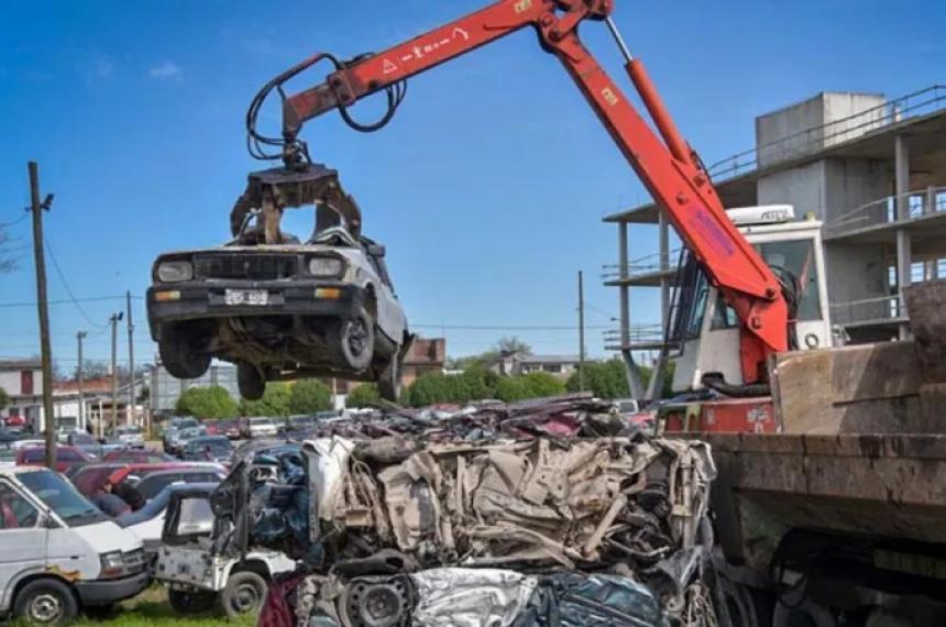 El edicto detalla uno por uno los 45 vehículos alcanzados por la operatoria