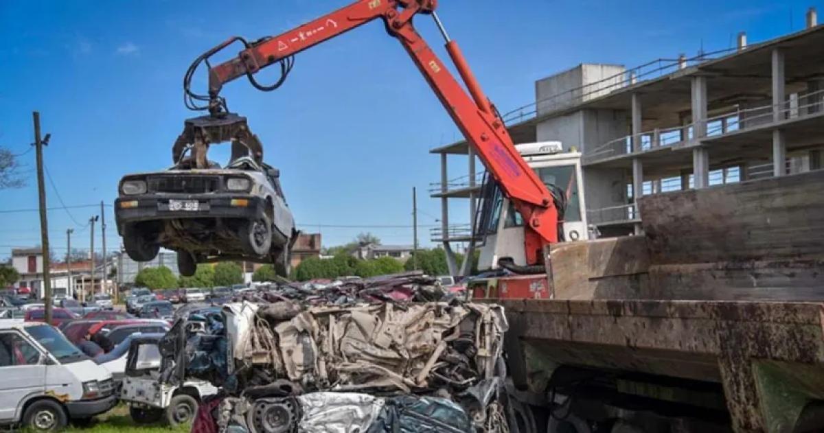 El edicto detalla uno por uno los 45 vehículos alcanzados por la operatoria