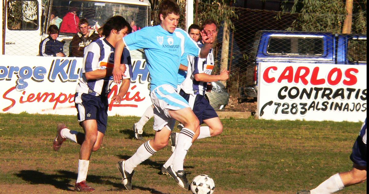 El pampeano durante sus inicios en club de su pueblo