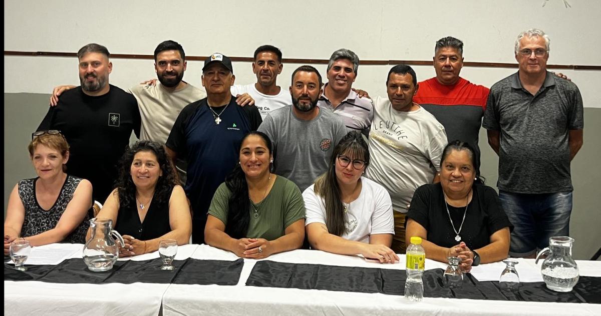 Las flamantes autoridades de la institución toayense