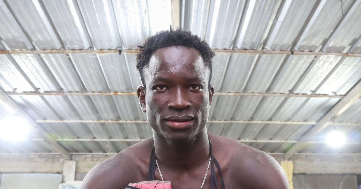 Touba Niang el senegalés que pasó de vender anteojos en la calle a ser una figura del boxeo