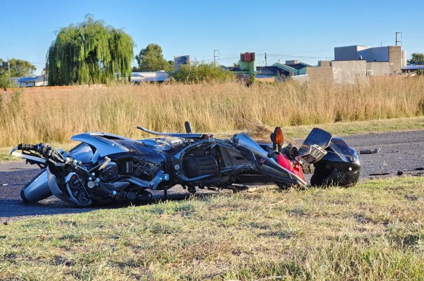 La moto sí fue arrollada por el transporte