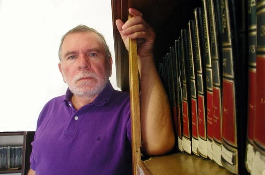 Juan Carlos Pumilla escritor y militante de DDHH est� internado por el alimento contaminado