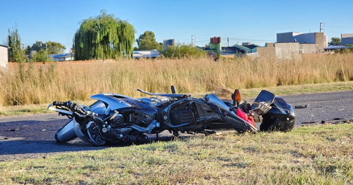 La moto sí fue arrollada por el transporte