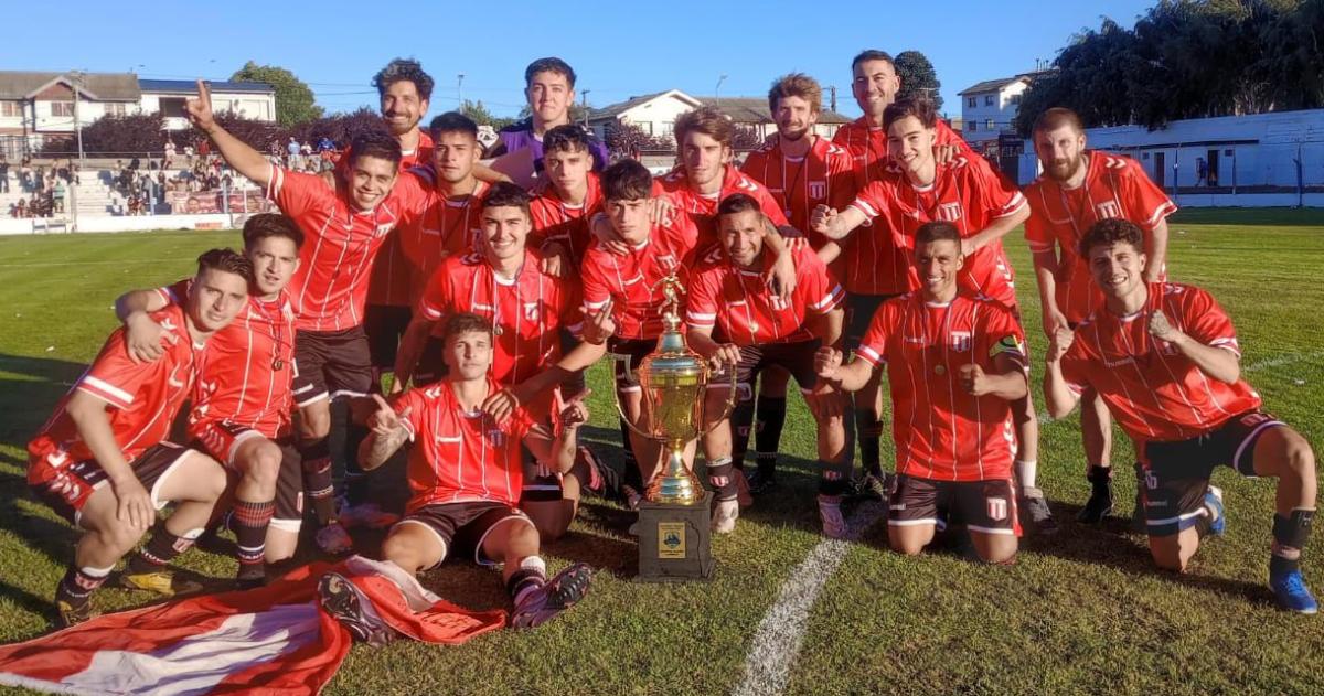 Goacutemez cerroacute el antildeo con dos tiacutetulos en Bariloche