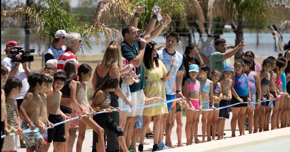 La cuenta regresiva de Luciano di N�poli al inaugurar remodelaciones en el Centro Don Tom�s