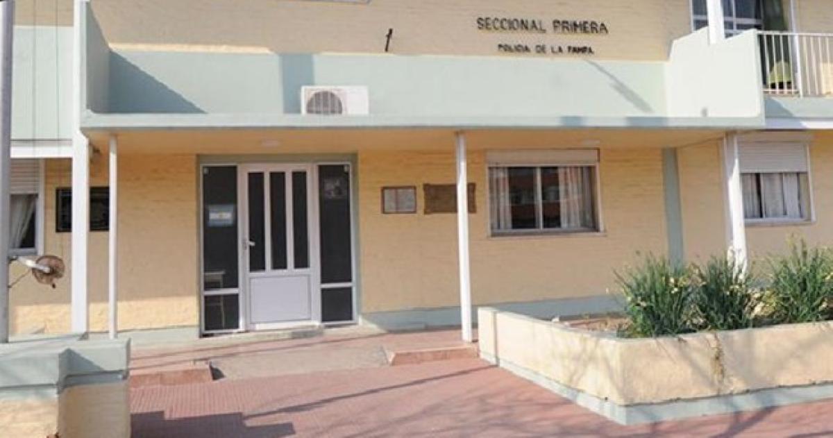 Vecino frustroacute el robo de un auto y detuvieron a un sospechoso tras una persecucioacuten