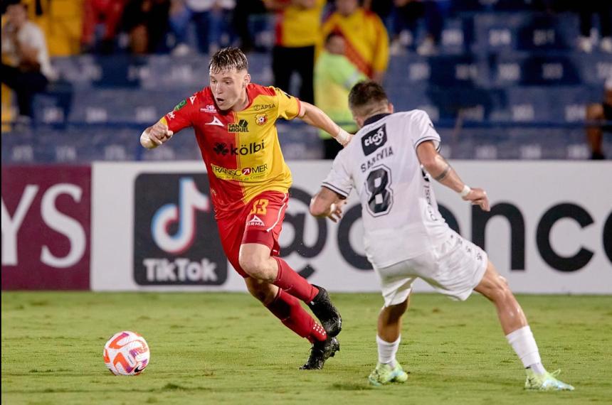 David Sayago con la camiseta del Herediano de Costa Rica