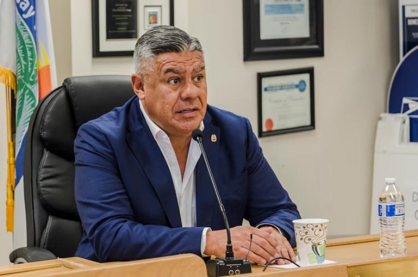 Claudio Chiqui Tapia presidente de la AFA figura entre los principales directivos alcanzados por el sumario iniciado por el Banco Central por presuntas infracciones a la Ley Penal Cambiaria