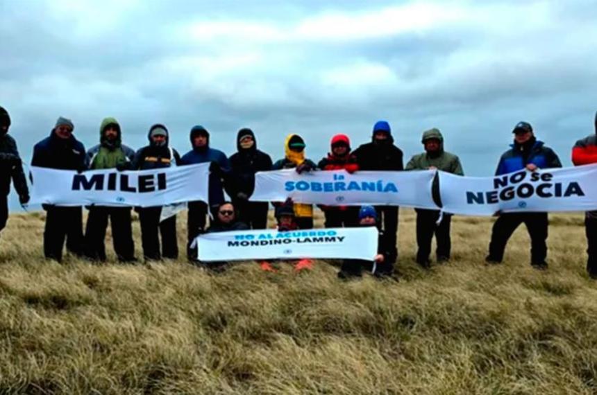 Excombatientes exigieron a Milei que rectifique dichos sobre Malvinas y lo intimaron a retractarse