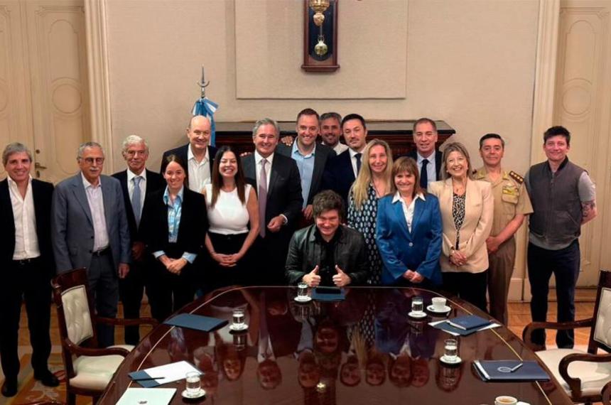 El Gobierno aumentoacute por decreto los sueldos de los funcionarios y dejoacute afuera a Milei y Villarruel