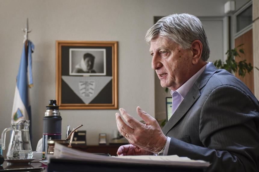 El gobernador pampeano rechazó la intervención de EEUU en Venezuela