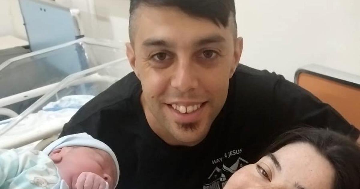 Mam� Amparo y papa Víctor recibieron a Salvador en Pico