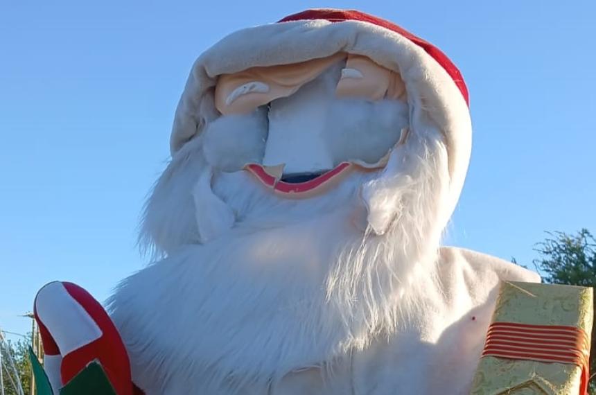 El pap� Noel del Parque LInela fue destrozado Di N�poli se pronunció por ese ataque