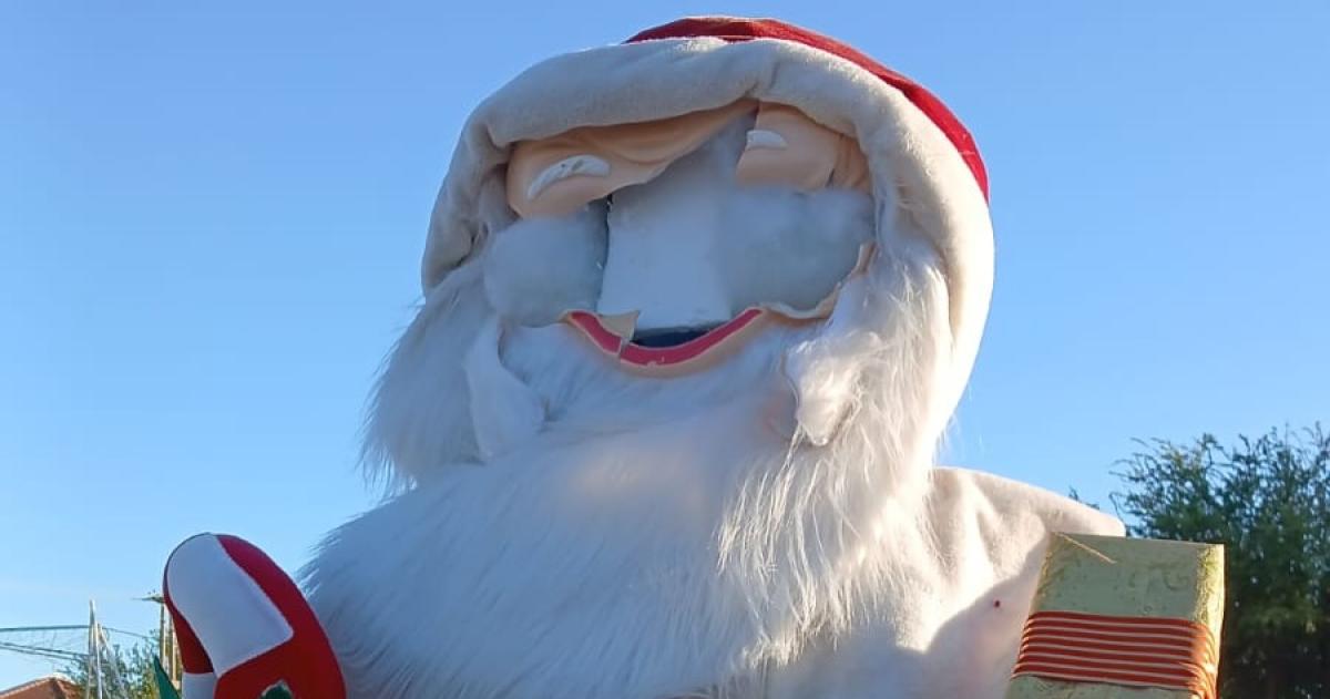 El pap� Noel del Parque LInela fue destrozado Di N�poli se pronunció por ese ataque